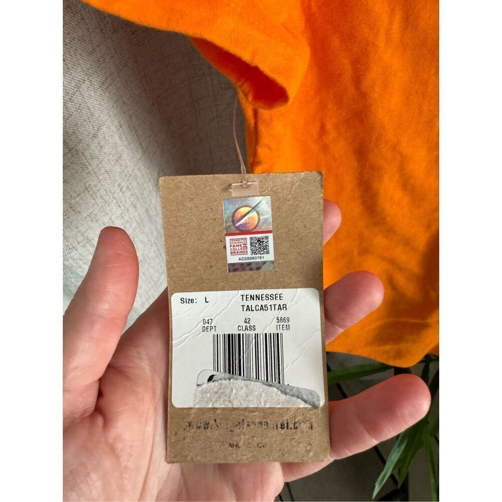 Rivalry Threads Tennessee Volunteers Women's T-shirt NWT Size Large - Picture 6 of 6